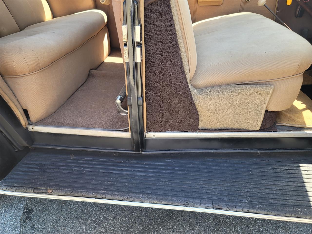 Buick-Roadmaster-1937-Black-Brown-Beige-45