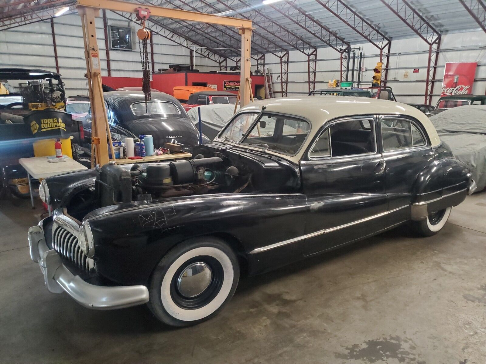 Buick-Roadmaster-1948-Sedan-2
