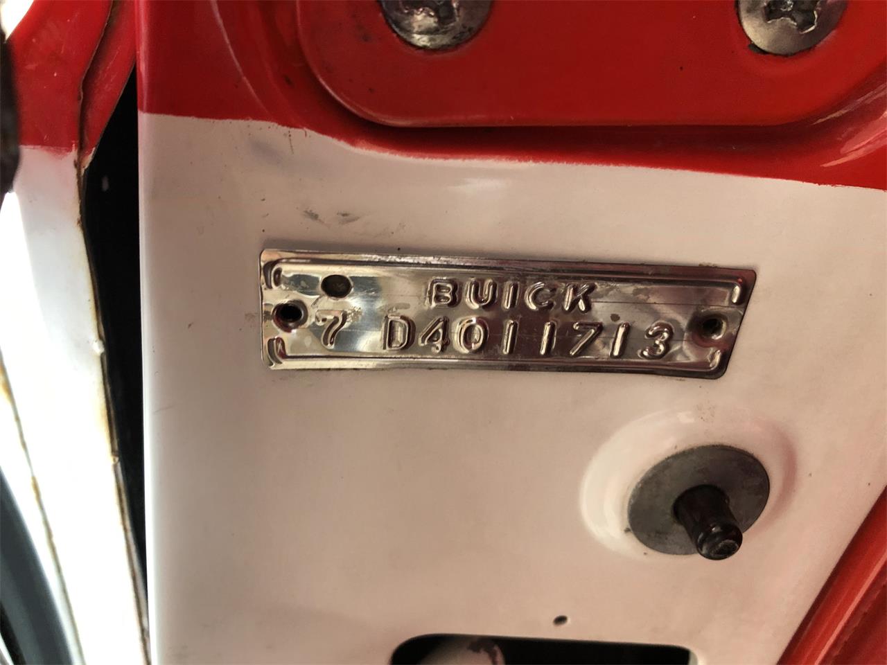 Buick-Roadmaster-1957-Seminole-Red-amp-White-Red-1
