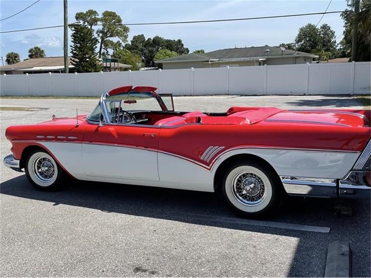 Buick-Roadmaster-1957-Seminole-Red-amp-White-Red-13