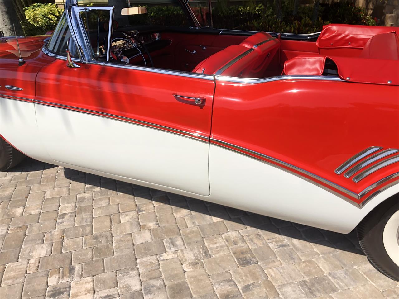 Buick-Roadmaster-1957-Seminole-Red-amp-White-Red-16