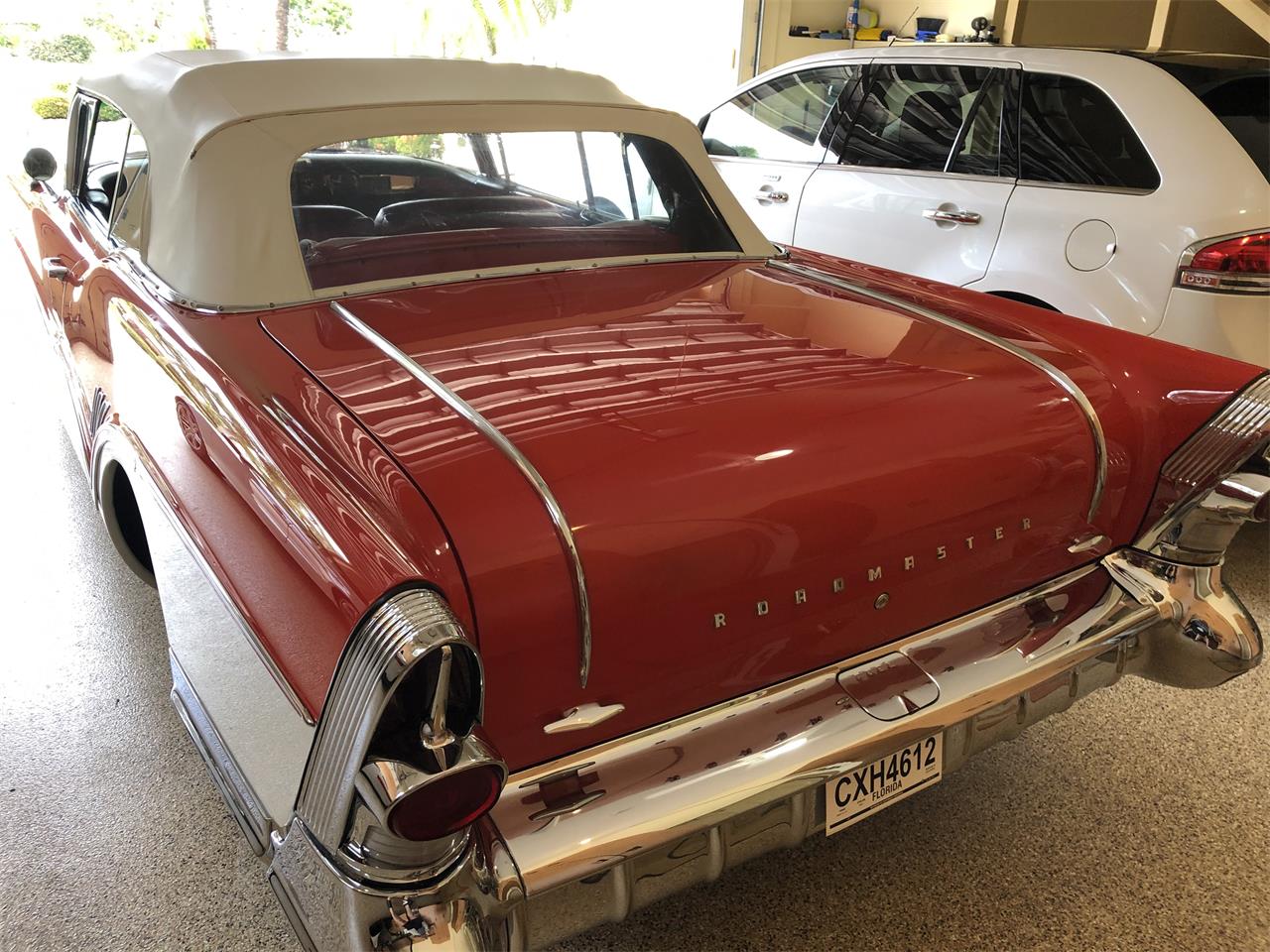 Buick-Roadmaster-1957-Seminole-Red-amp-White-Red-22