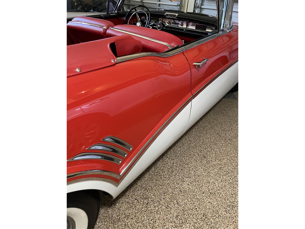 Buick-Roadmaster-1957-Seminole-Red-amp-White-Red-31