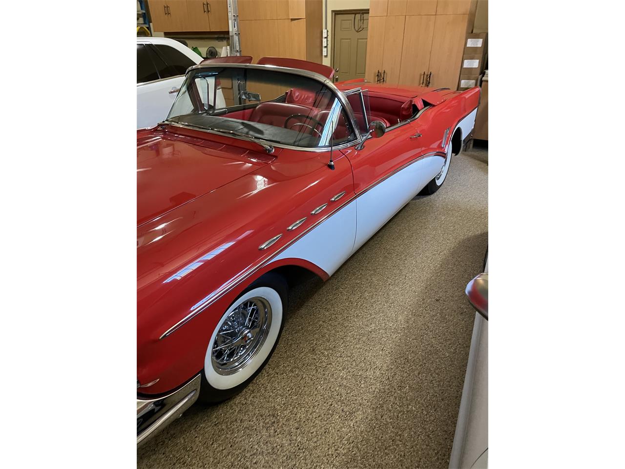 Buick-Roadmaster-1957-Seminole-Red-amp-White-Red-32
