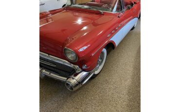 Buick-Roadmaster-1957-Seminole-Red-amp-White-Red-33