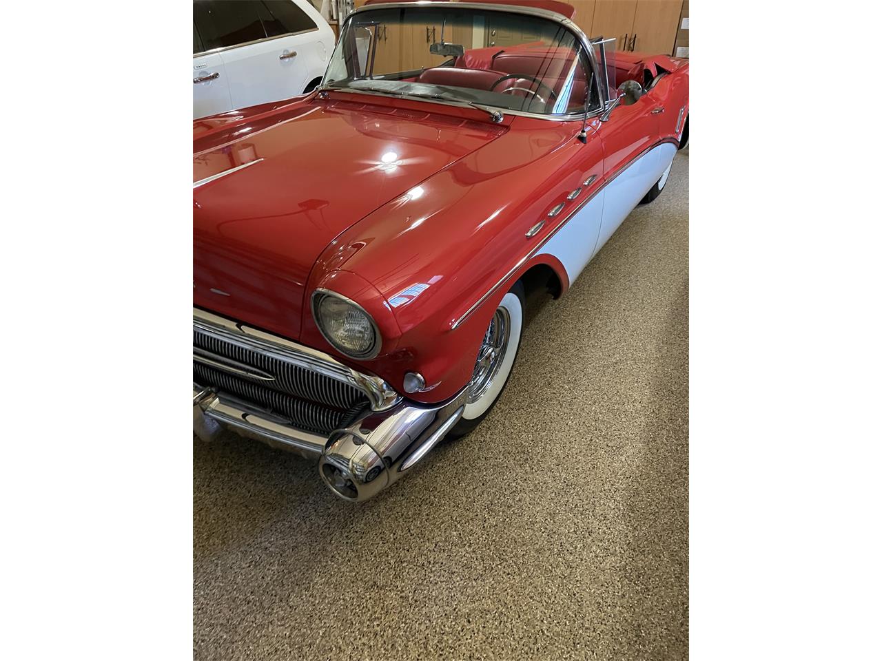 Buick-Roadmaster-1957-Seminole-Red-amp-White-Red-33
