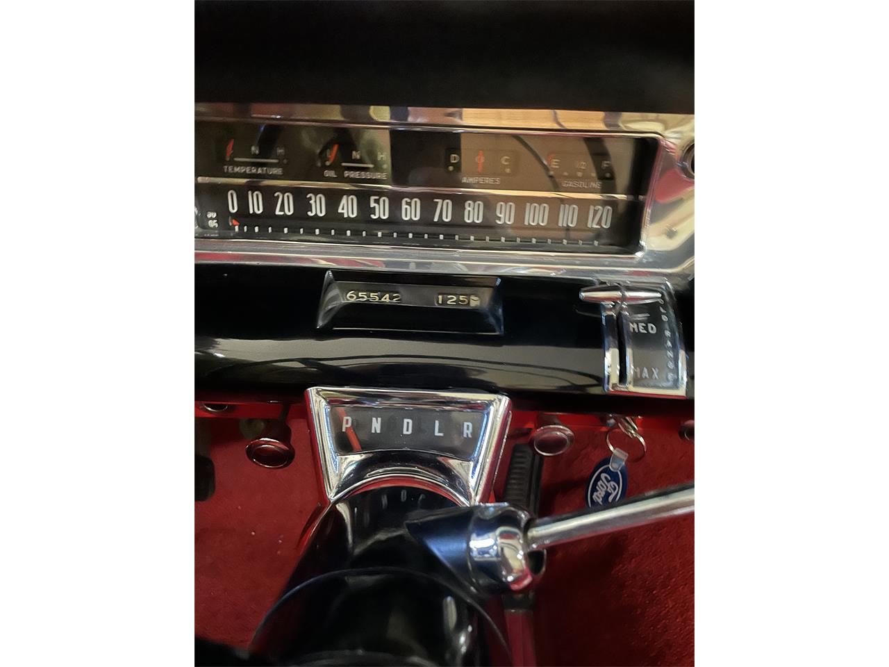 Buick-Roadmaster-1957-Seminole-Red-amp-White-Red-35