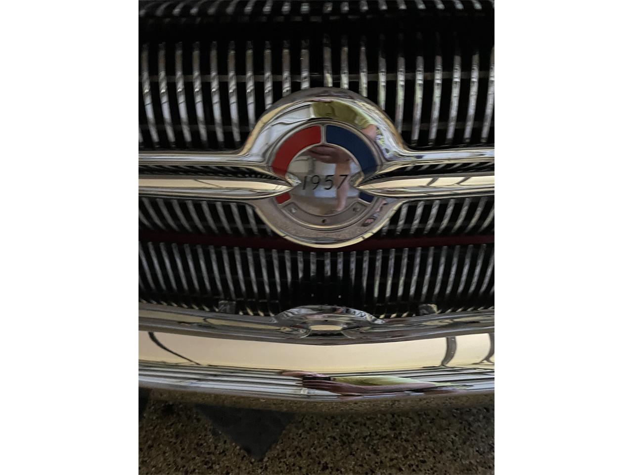 Buick-Roadmaster-1957-Seminole-Red-amp-White-Red-37