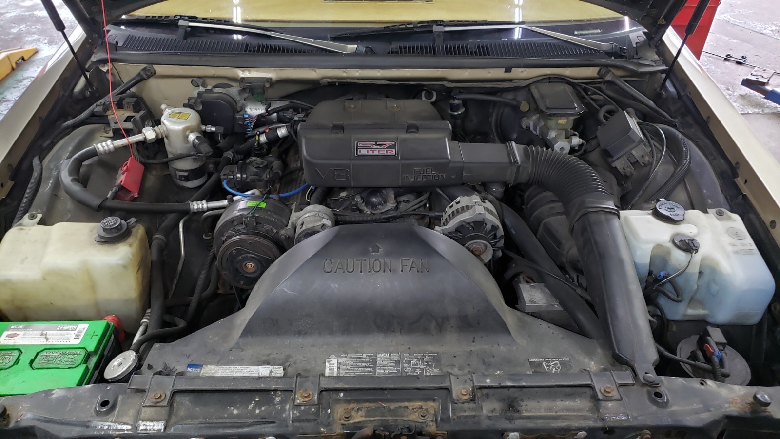 Buick-Roadmaster-1993-Sedan-13