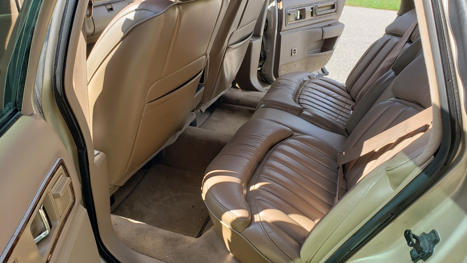 Buick-Roadmaster-1993-Sedan-18