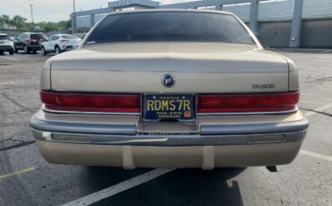 Buick-Roadmaster-1993-Sedan-4