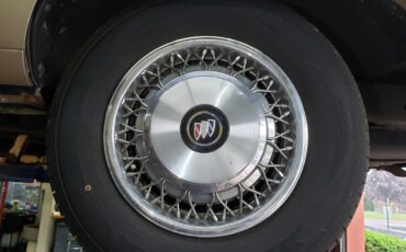 Buick-Roadmaster-1993-Sedan-8