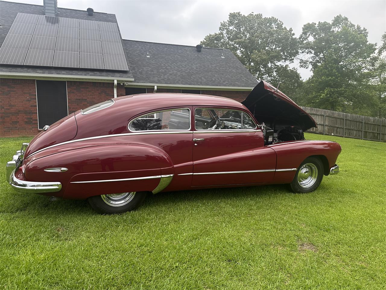 Buick-Sedanette-1946-Ruby-red-maroon-Red-and-silver-24