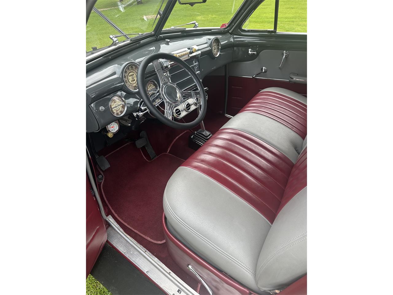 Buick-Sedanette-1946-Ruby-red-maroon-Red-and-silver-35