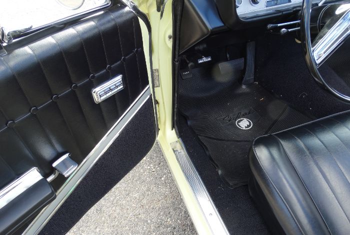 Buick-Skylark-1964-Sunburst-Yellow-Black-20