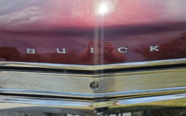 Buick-Skylark-1966-Candy-Cranberry-red-White-and-leather-17