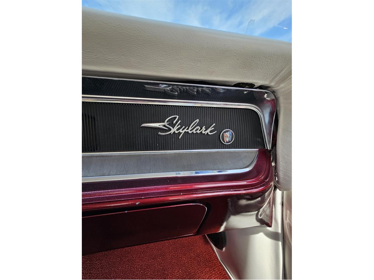 Buick-Skylark-1966-Candy-Cranberry-red-White-and-leather-7