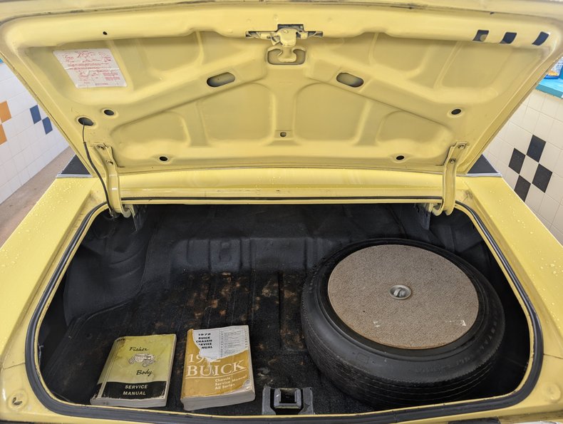 Buick-Skylark-1972-Yellow-Brown-13