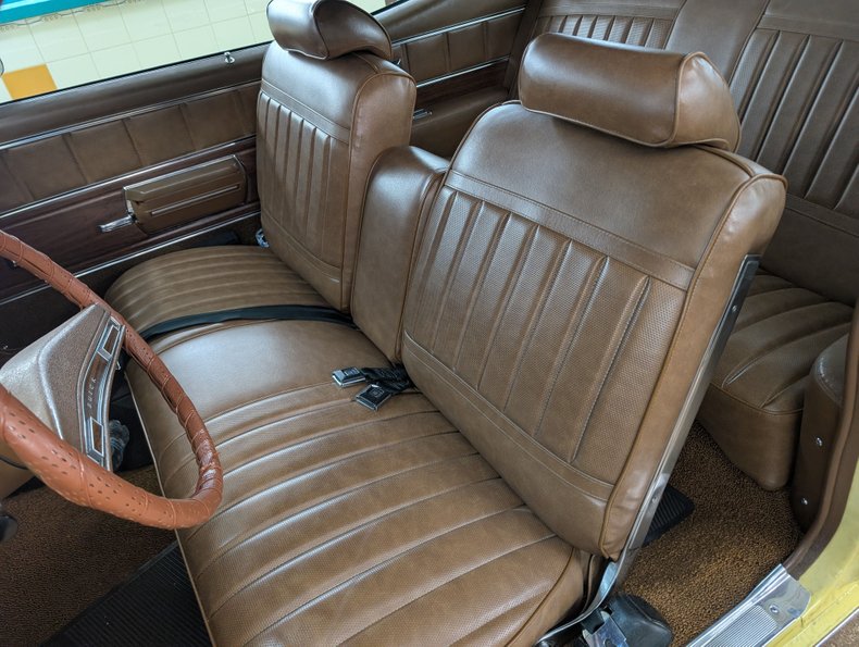 Buick-Skylark-1972-Yellow-Brown-9