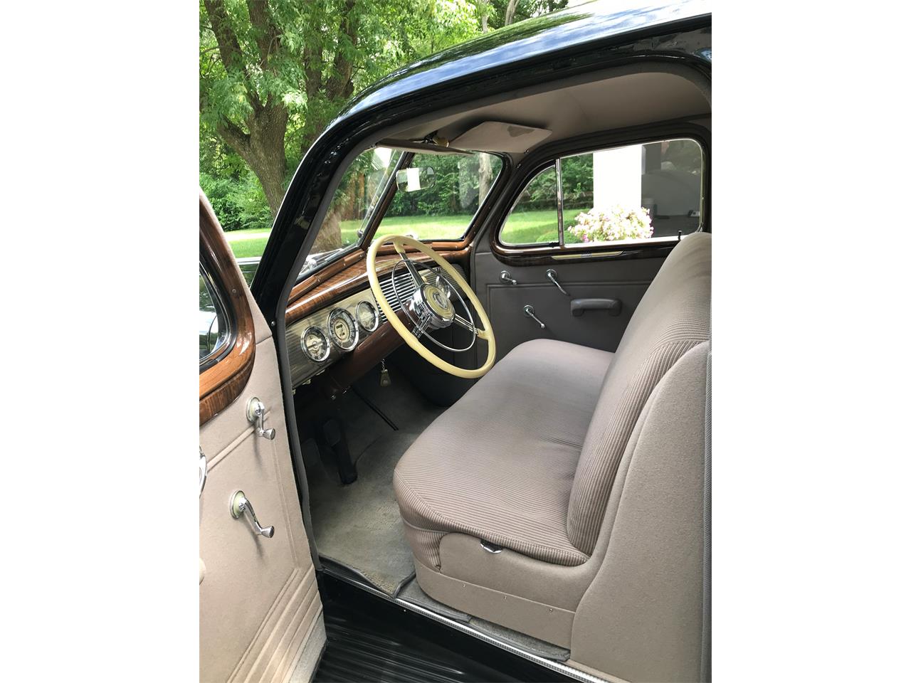 Buick-Special-1940-Black-Biege-4