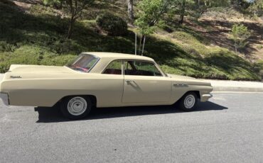 Buick-Special-1963-Tan-Red-@-white-2