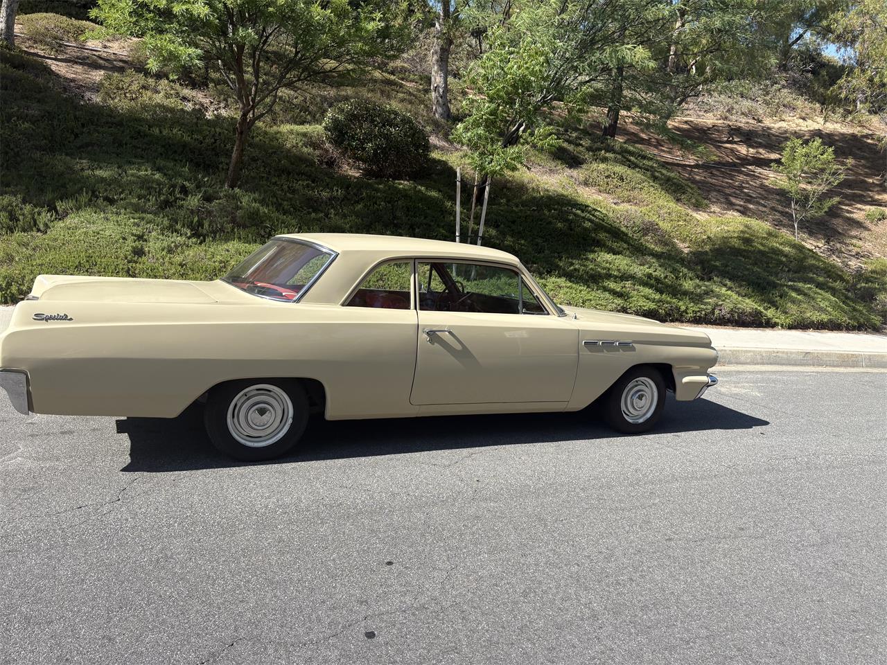 Buick-Special-1963-Tan-Red-@-white-2