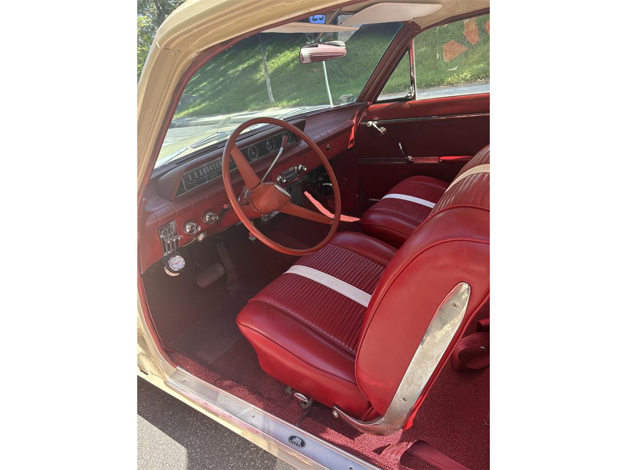 Buick-Special-1963-Tan-Red-@-white-5
