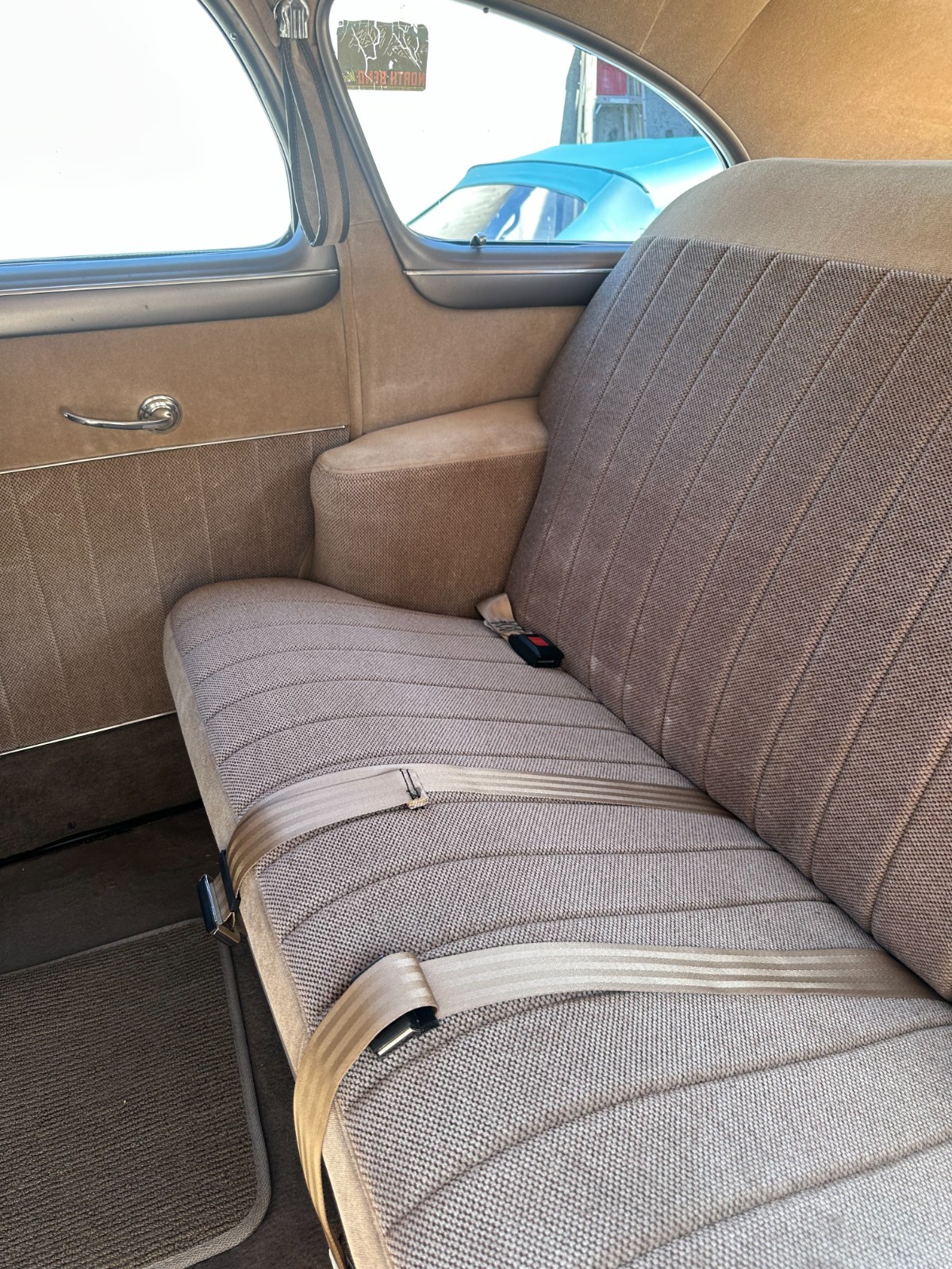 Buick-Special-8-1947-Sedan-34