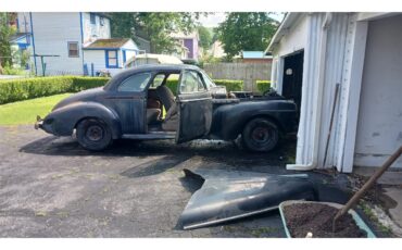 Buick-Super-1941-Black-Tan