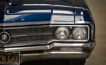 Buick-Wildcat-1964-4-Door-Sedan-11