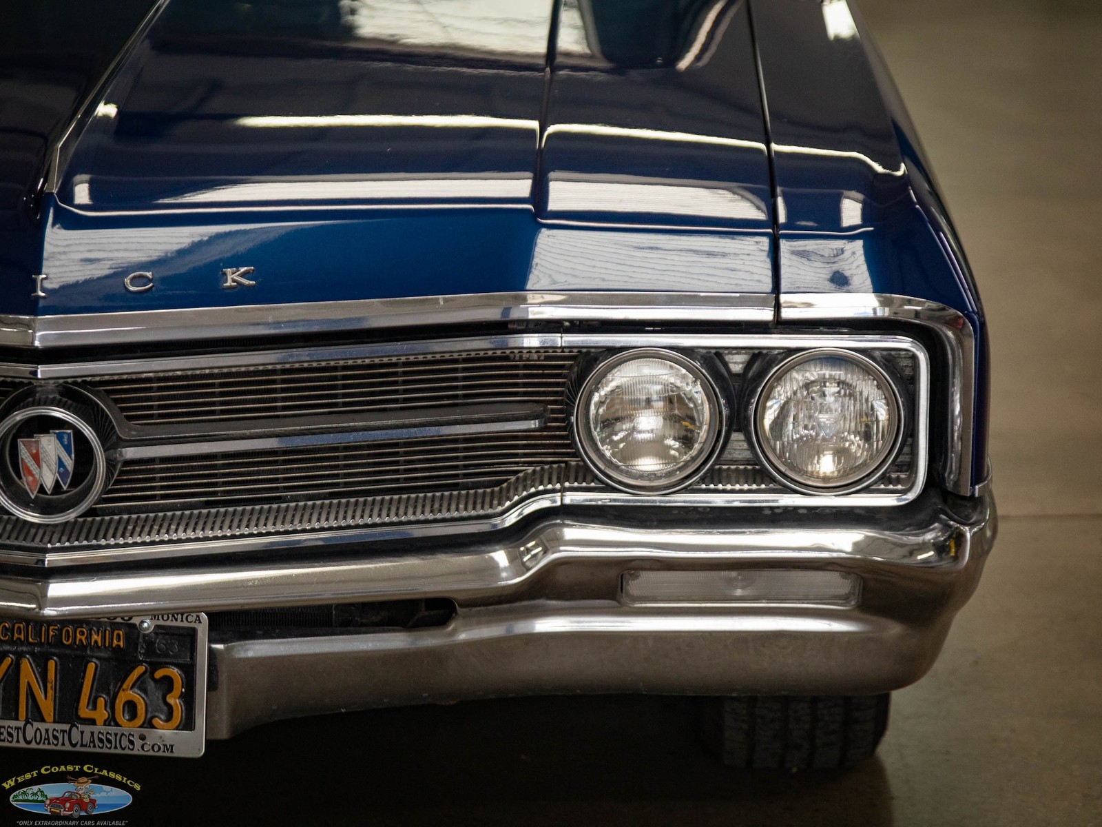 Buick-Wildcat-1964-4-Door-Sedan-11