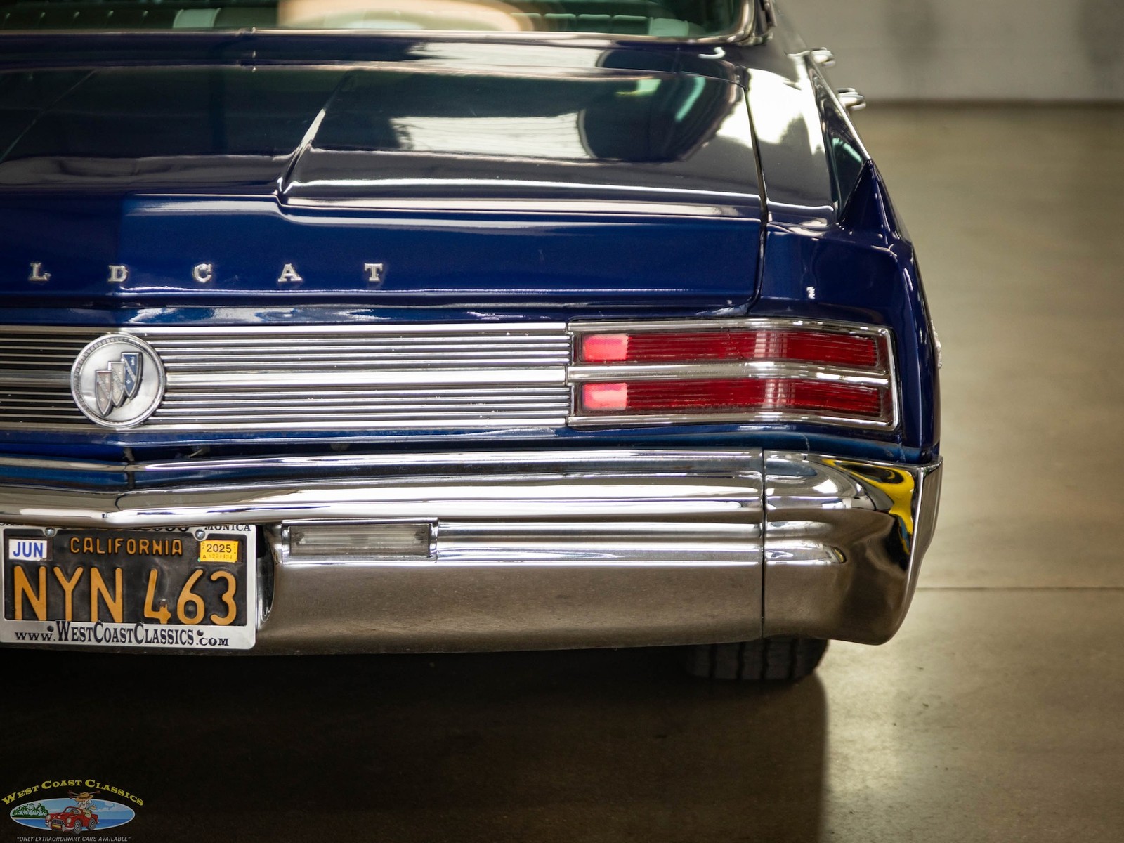 Buick-Wildcat-1964-4-Door-Sedan-15