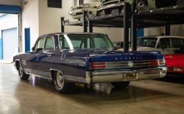 Buick-Wildcat-1964-4-Door-Sedan-16