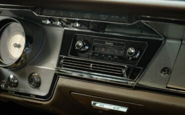 Buick-Wildcat-1964-4-Door-Sedan-35