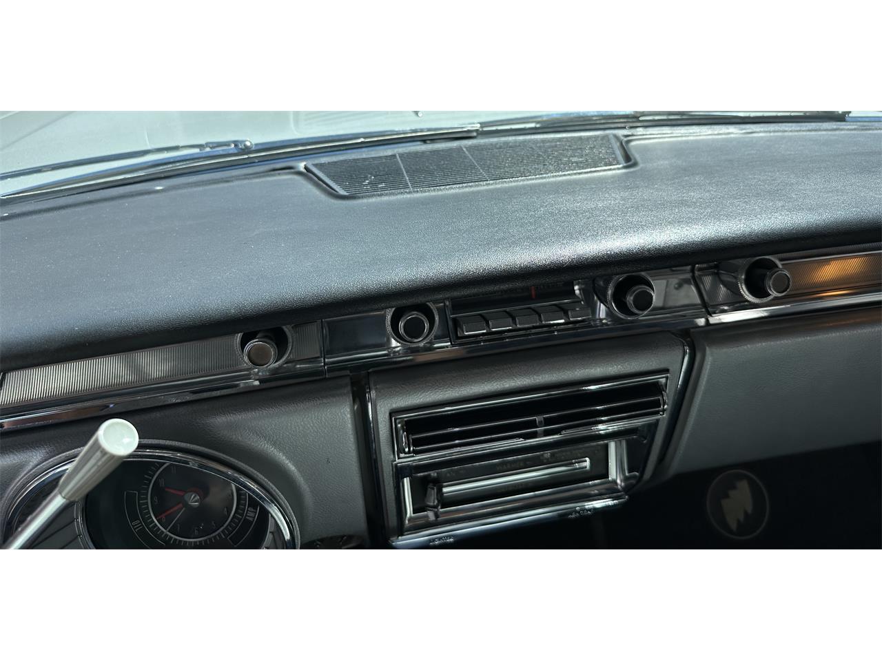 Buick-Wildcat-1965-Silver-Silver-Black-11