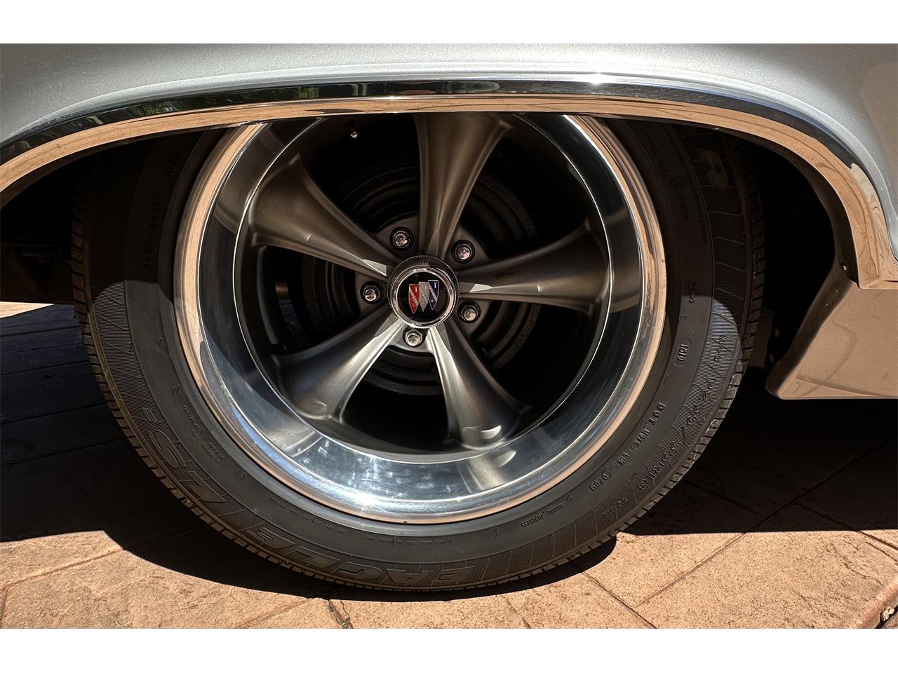 Buick-Wildcat-1965-Silver-Silver-Black-12