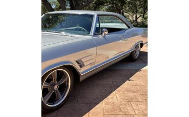 Buick-Wildcat-1965-Silver-Silver-Black-2