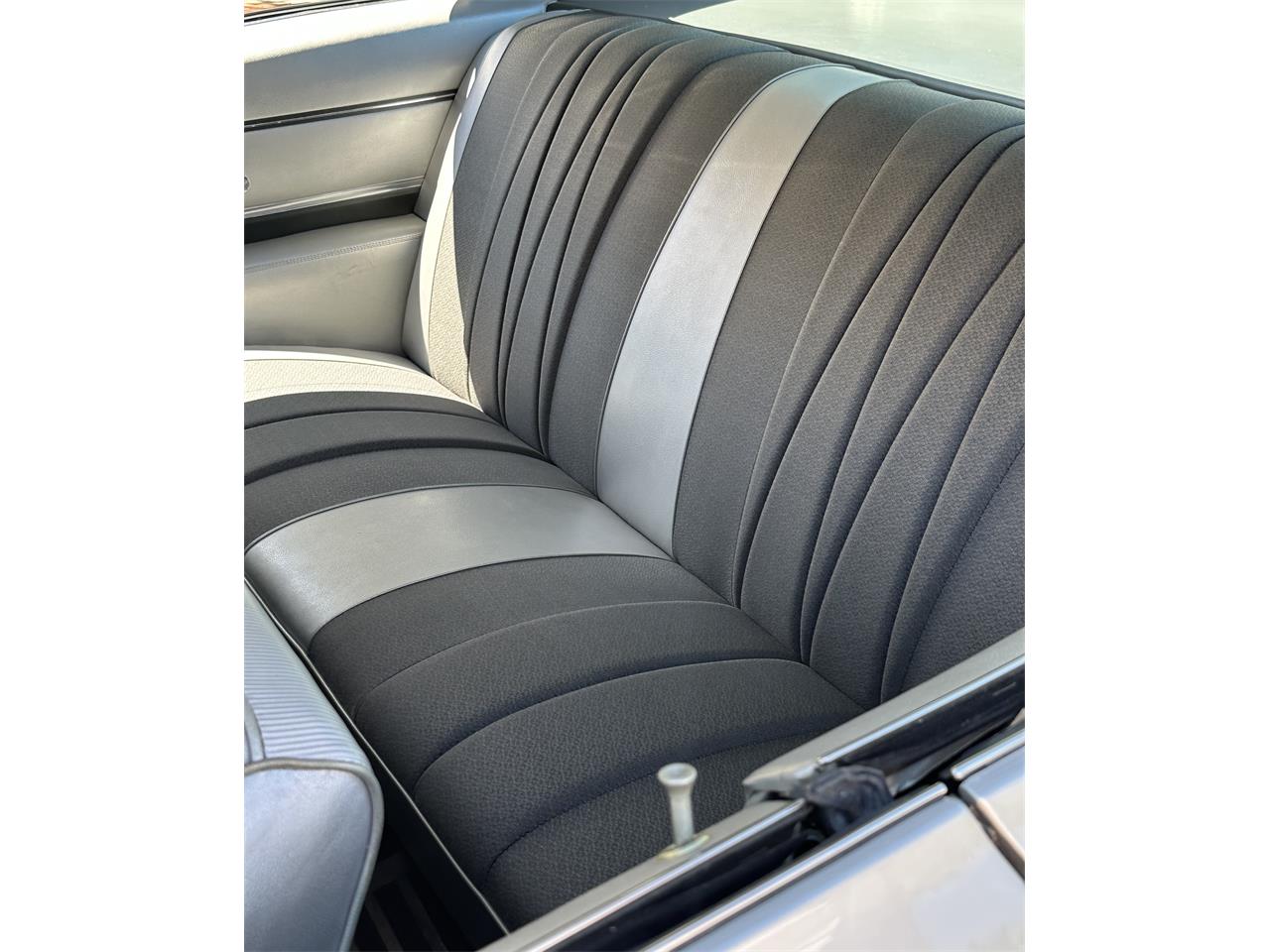 Buick-Wildcat-1965-Silver-Silver-Black-29
