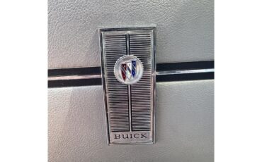 Buick-Wildcat-1965-Silver-Silver-Black-33