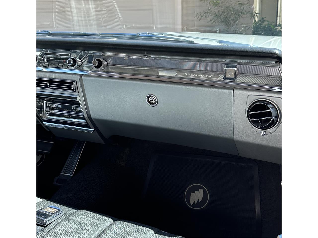 Buick-Wildcat-1965-Silver-Silver-Black-45