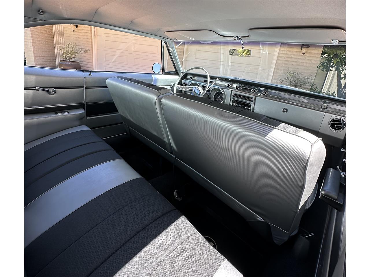 Buick-Wildcat-1965-Silver-Silver-Black-46