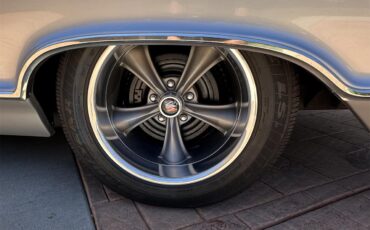 Buick-Wildcat-1965-Silver-Silver-Black-50