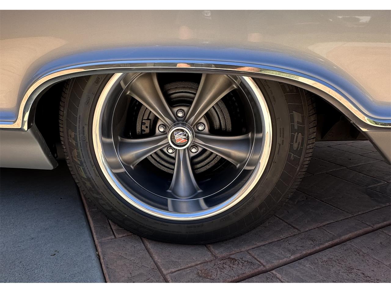 Buick-Wildcat-1965-Silver-Silver-Black-50