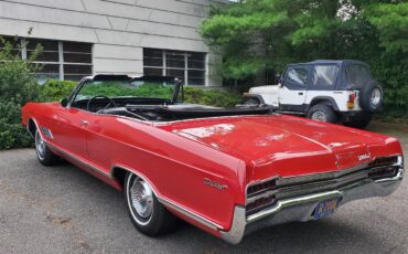 Buick-Wildcat-1966-Red-Black