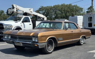 Buick-Wildcat-1966-Sedan-1