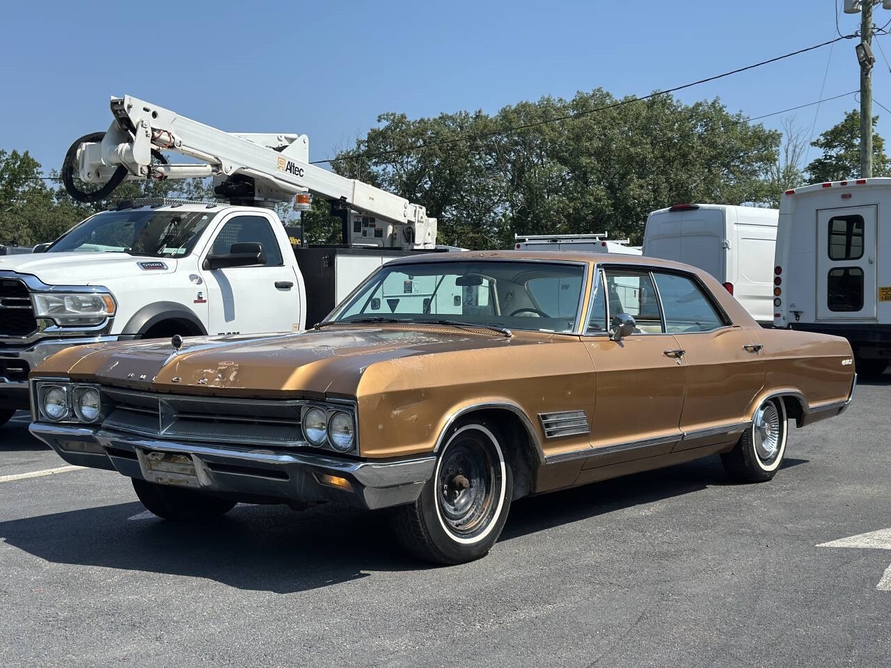 Buick-Wildcat-1966-Sedan-1