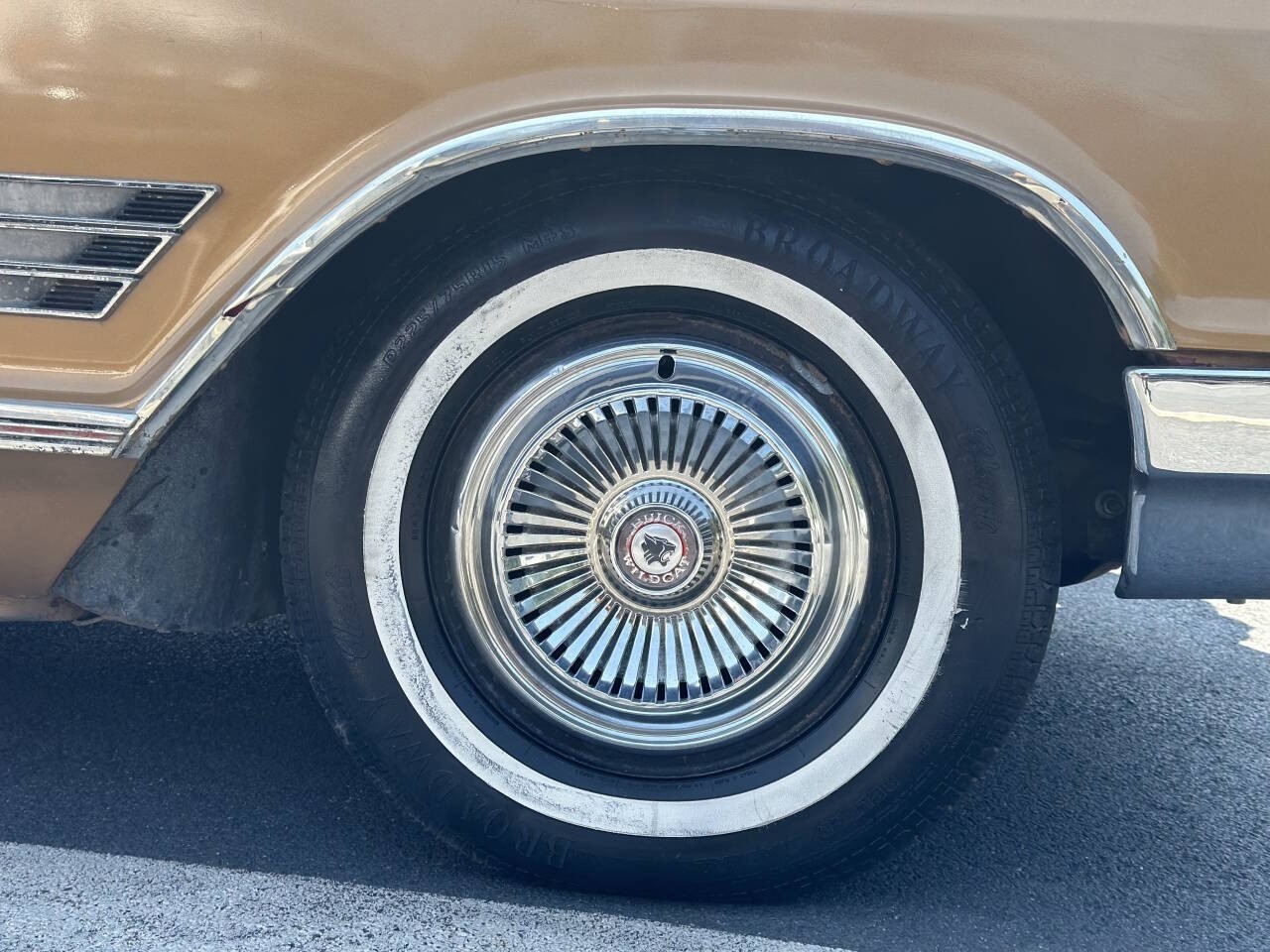 Buick-Wildcat-1966-Sedan-13