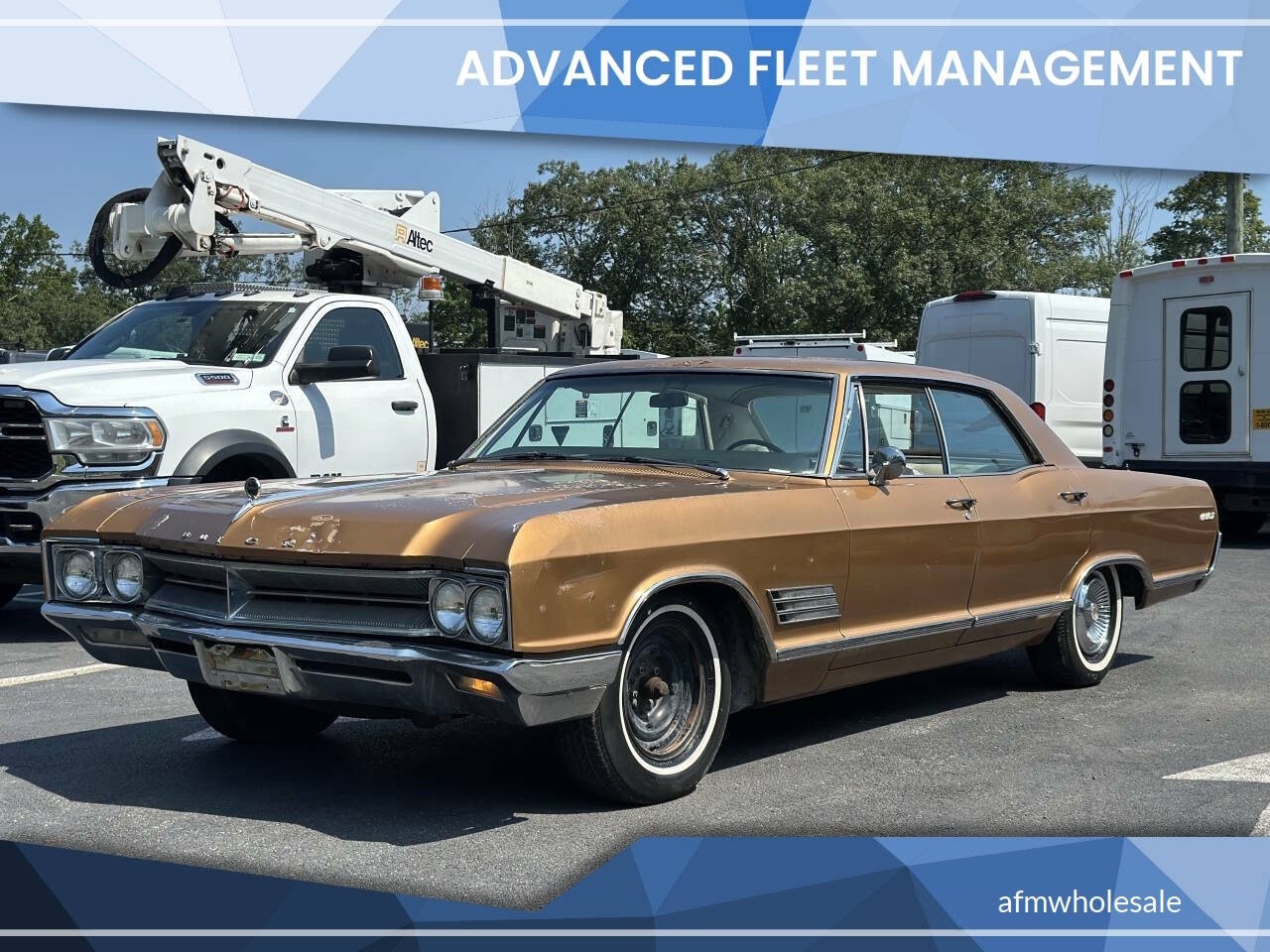 Buick-Wildcat-1966-Sedan