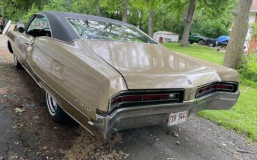 Buick-Wildcat-1967-Gold-Black-Leather-3
