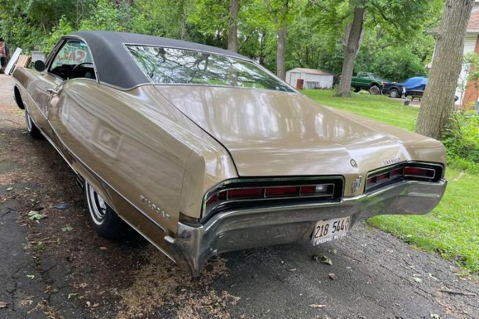 Buick-Wildcat-1967-Gold-Black-Leather-3